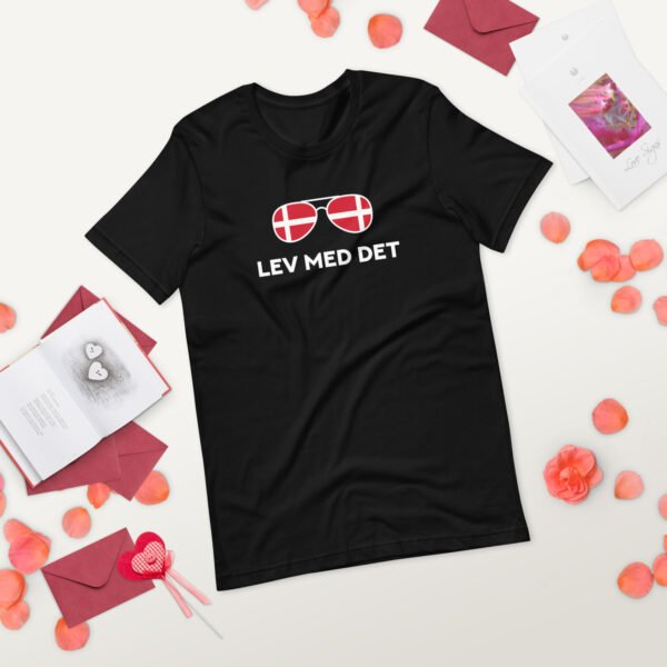 Lev Med Det T-shirt - Image 3