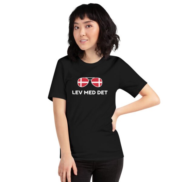 Lev Med Det T-shirt - Image 5