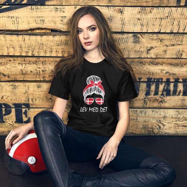 Lev Med Det T-shirt - Image 6